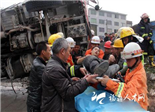 貨車側(cè)翻 我市多部門聯(lián)合救出被困司機